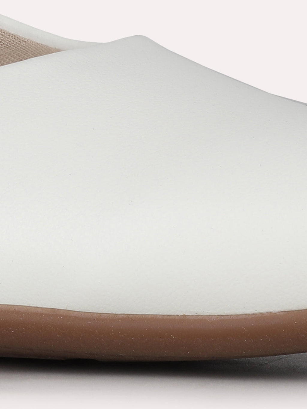 Women White Party Wear Solid Pointed Kitten Heel Pumps