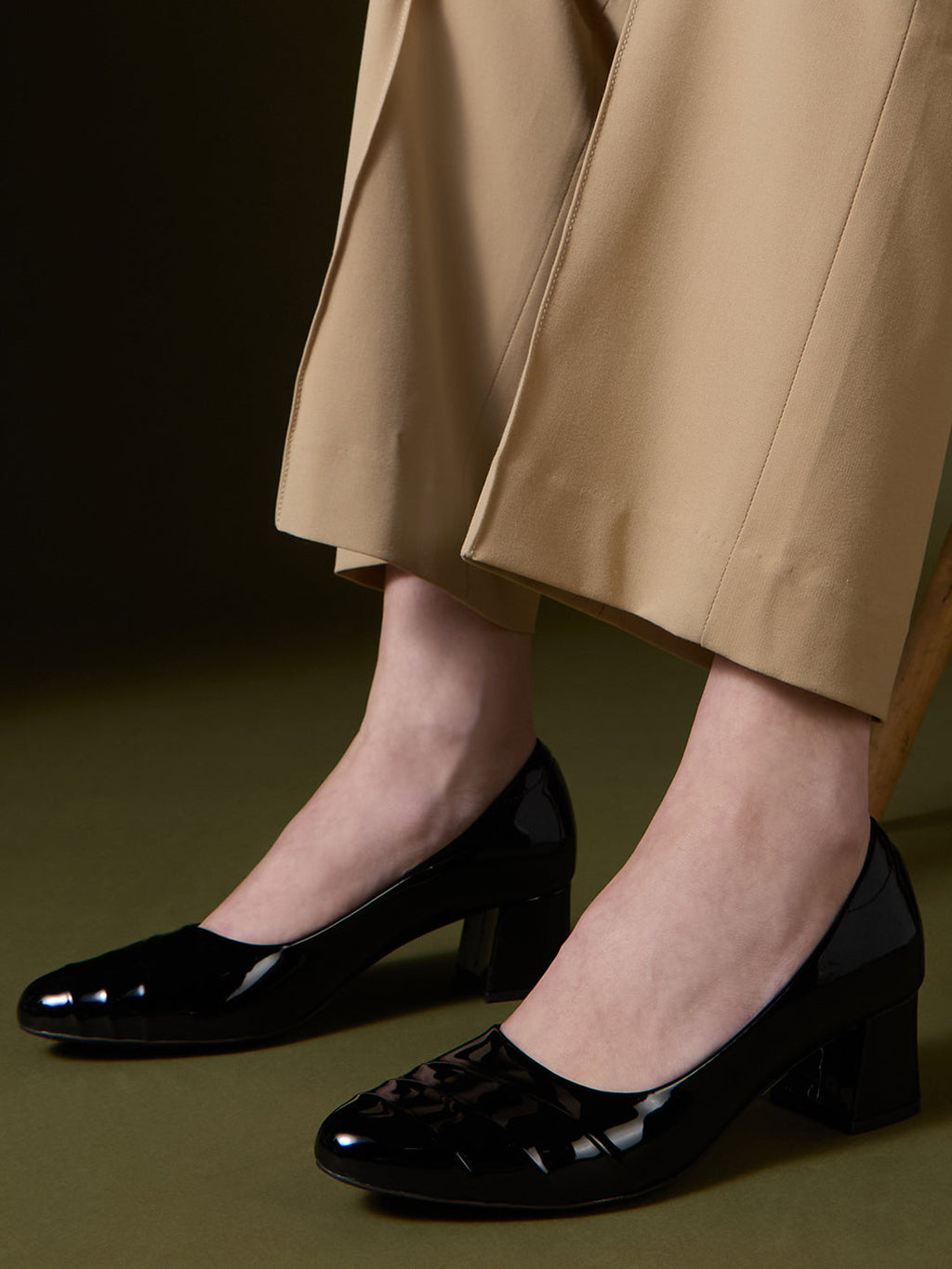 Women Black Casual Solid Pattern Pointed Block Heel Pumps