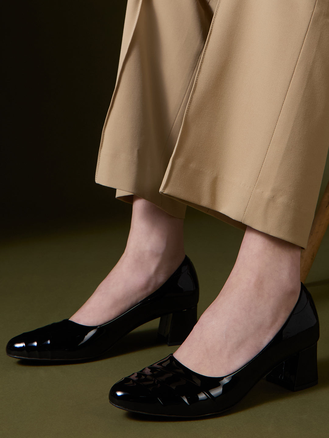 Women Black Casual Solid Pattern Pointed Block Heel Pumps